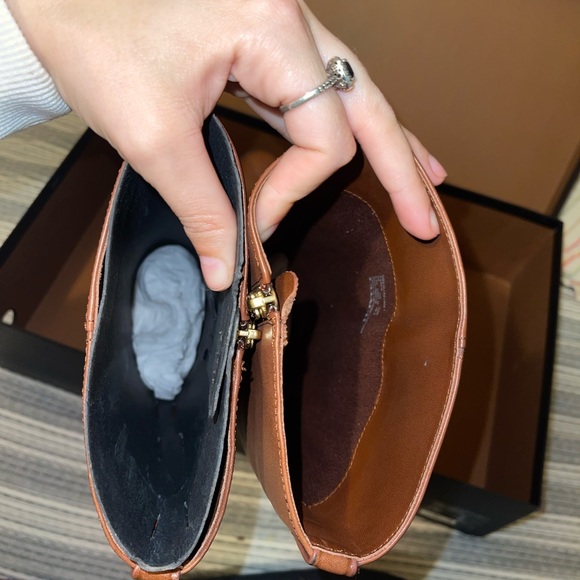 Coach women’s boots, ESSEX SEMI MATTE CALF DARK SADDLE - Picture 4 of 10